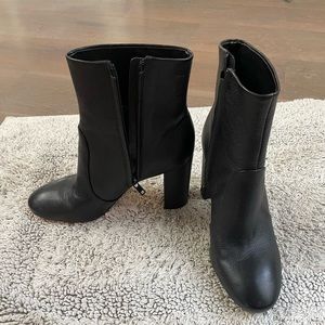 Vince booties size 8.5M (38.5)